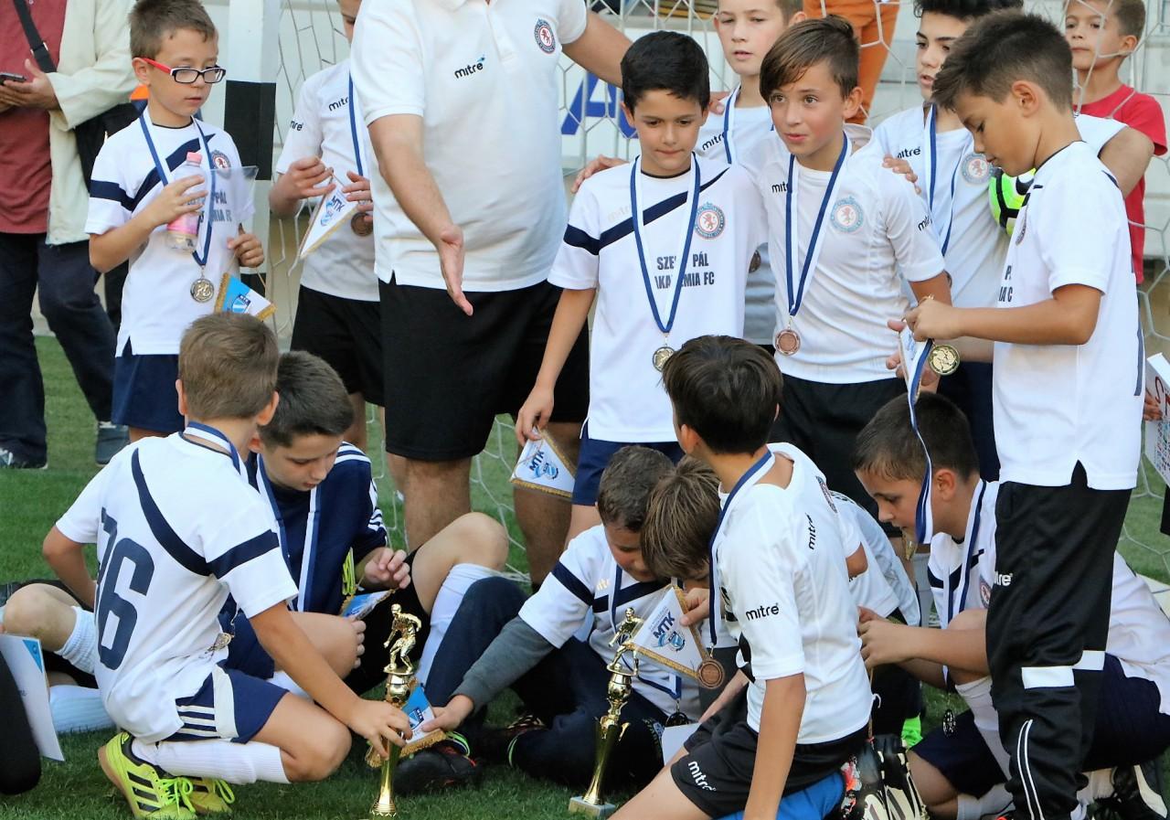A Szent Imre Katolikus Általános Iskola csapata nyerte az EMG2019 Budapest kölyökfocitornát (GALÉRIA)