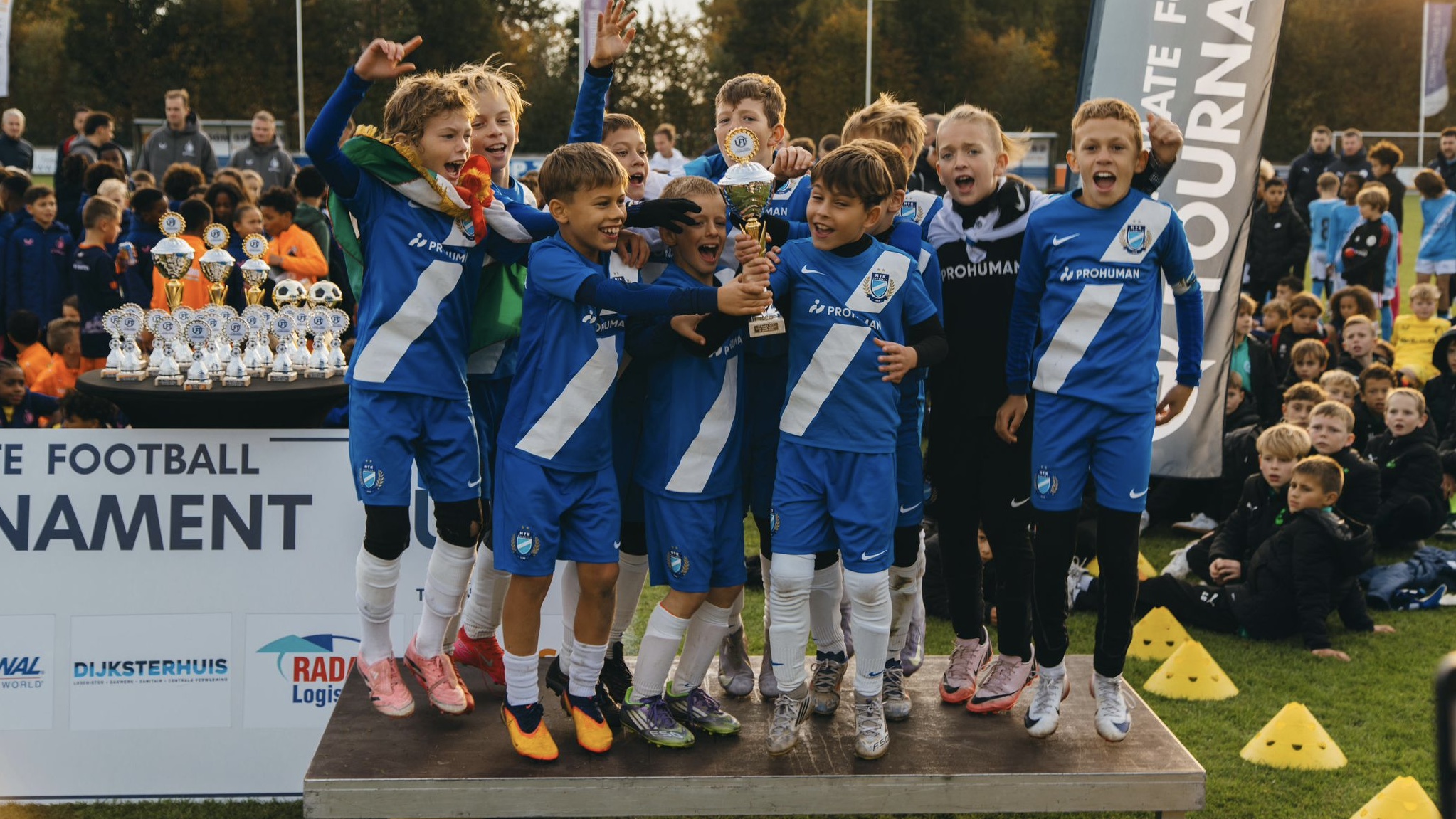 U10-es együttesünk aranyérmes lett a sztárcsapatok által fémjelzett hollandiai tornán