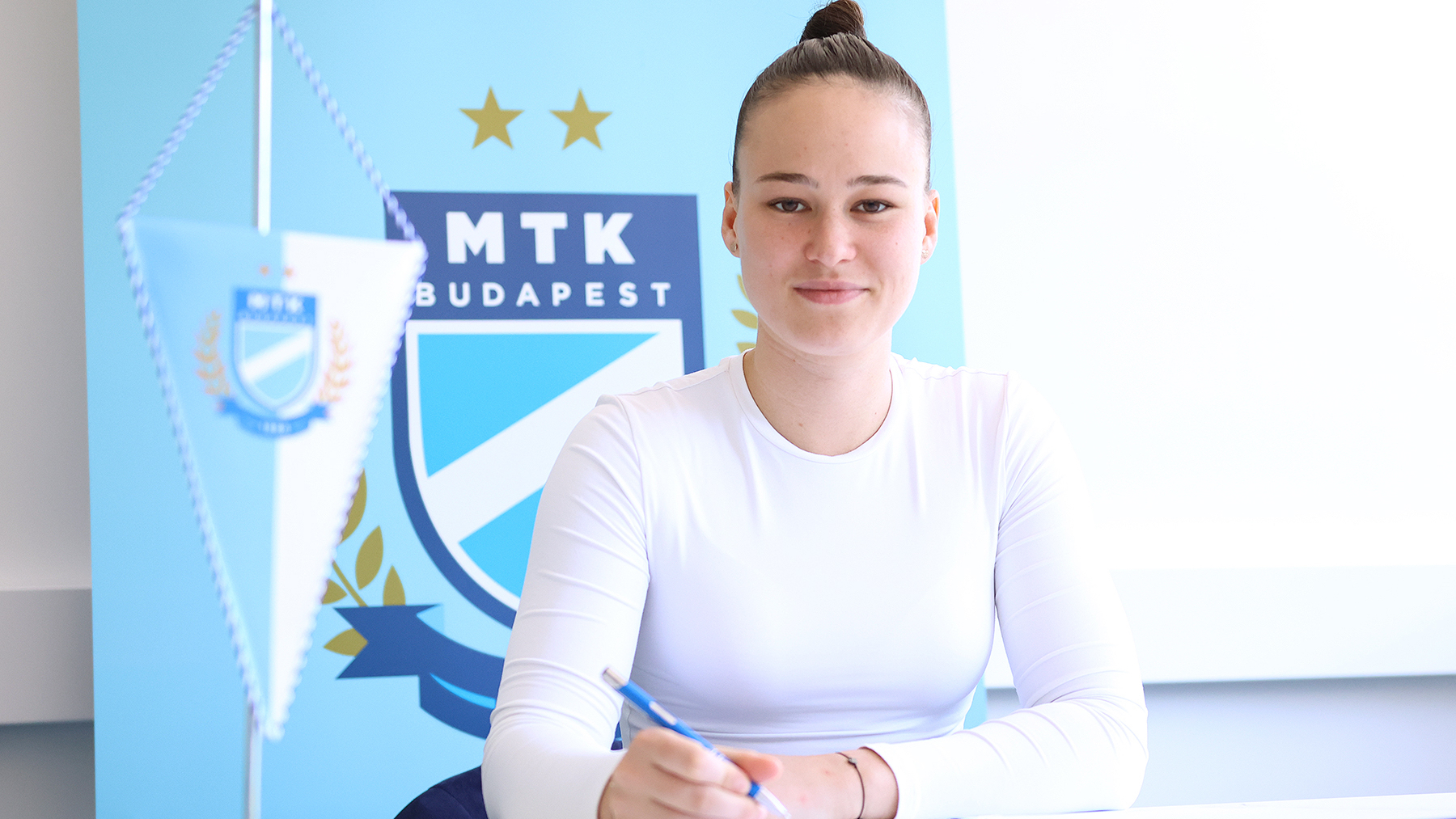 Barkóczi Bernadettel szerződést hosszabbítottunk