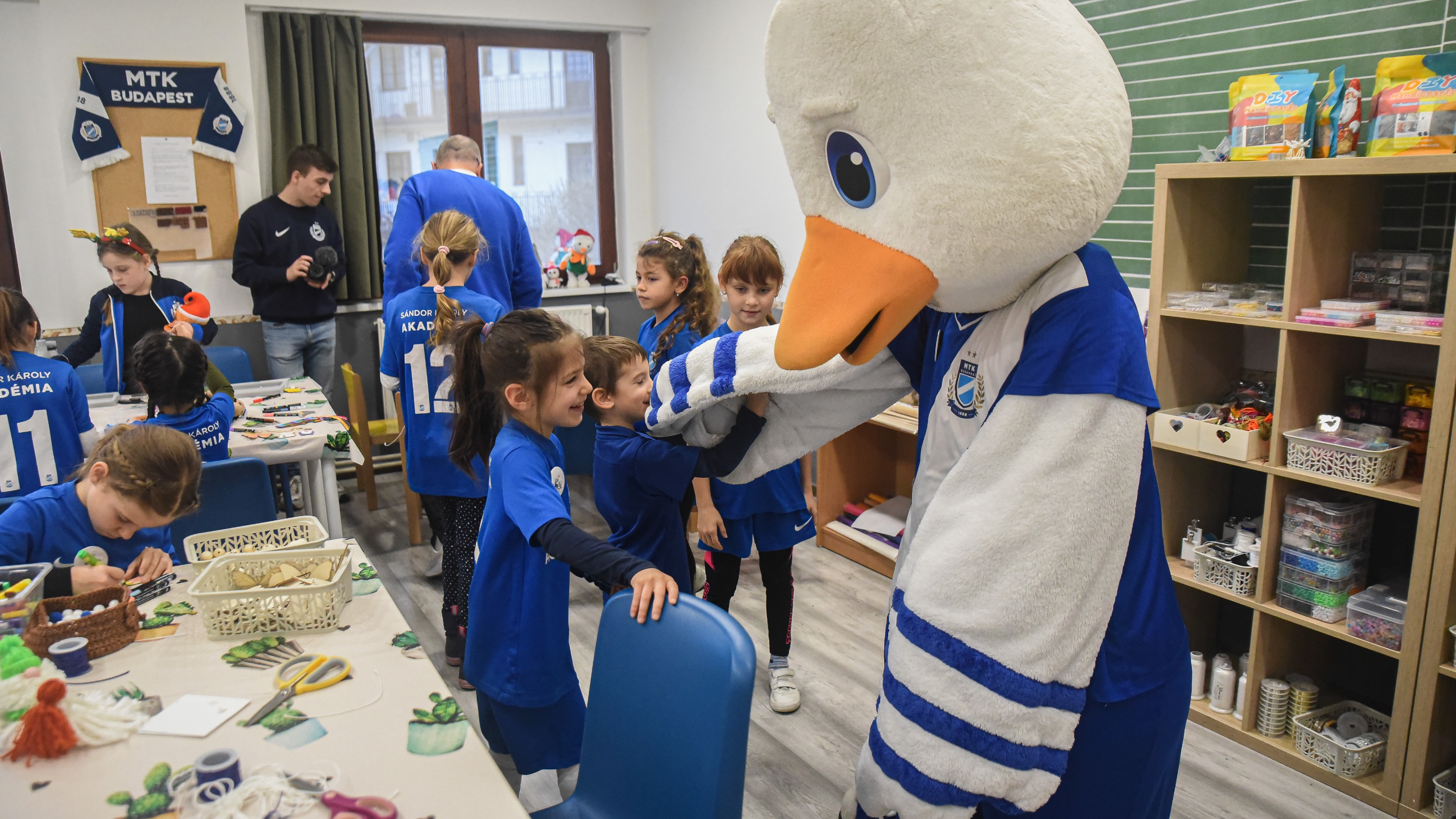 Kreatív foglalkozáson vettek rész fiataljaink (Képgaléria)