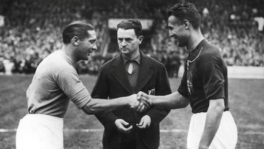 Ezen a napon játszották az 1938-as vb-döntőt, melyen ezüstérmes lett a magyar válogatott