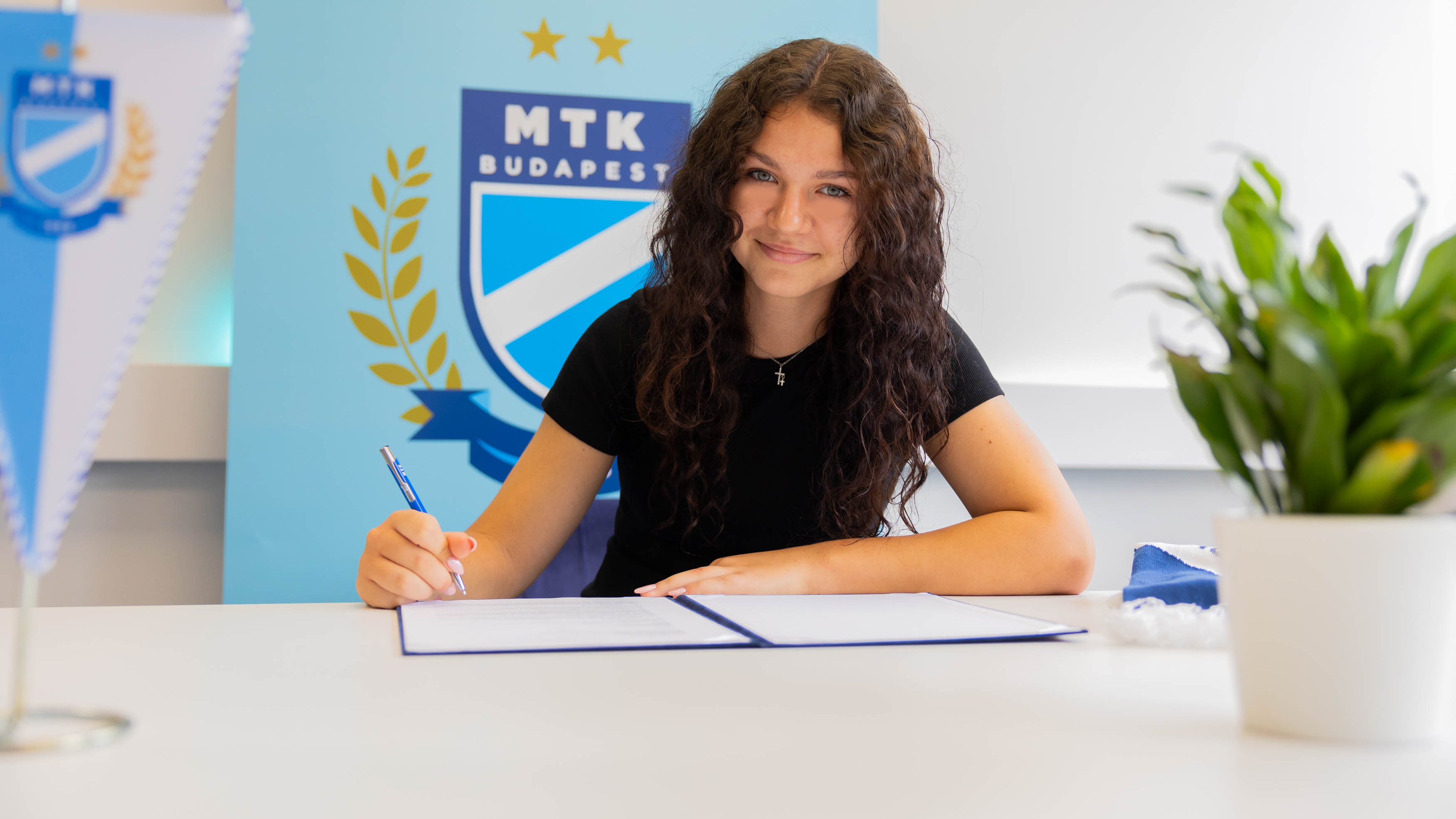 Profi szerződést írt alá Gávris Gabriella
