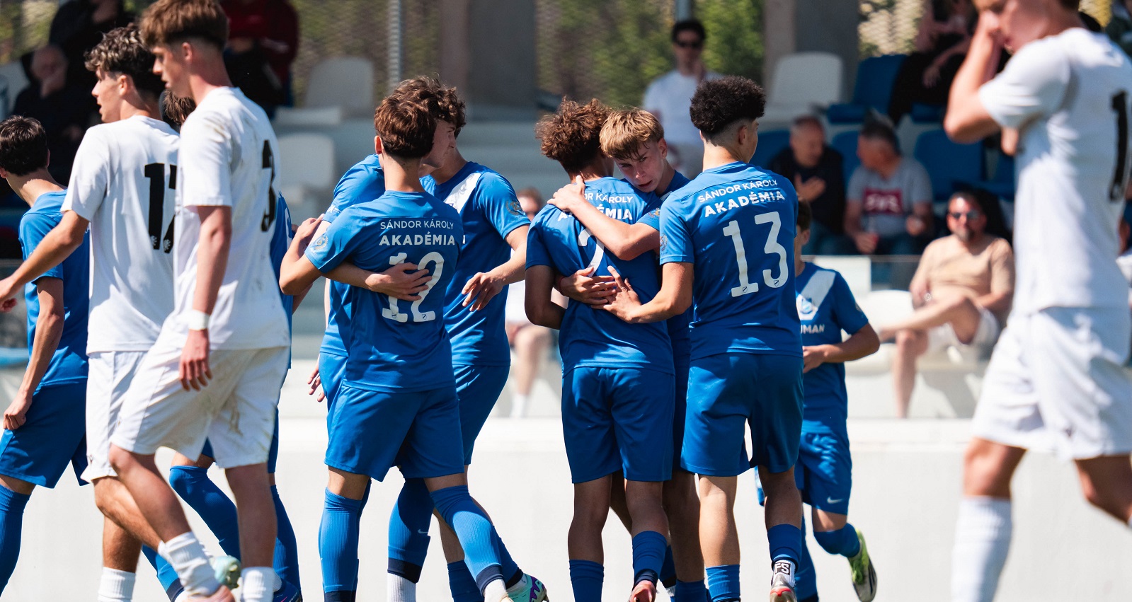 Tíz emberrel nyert az U15, itthon tartotta a pontokat az U16