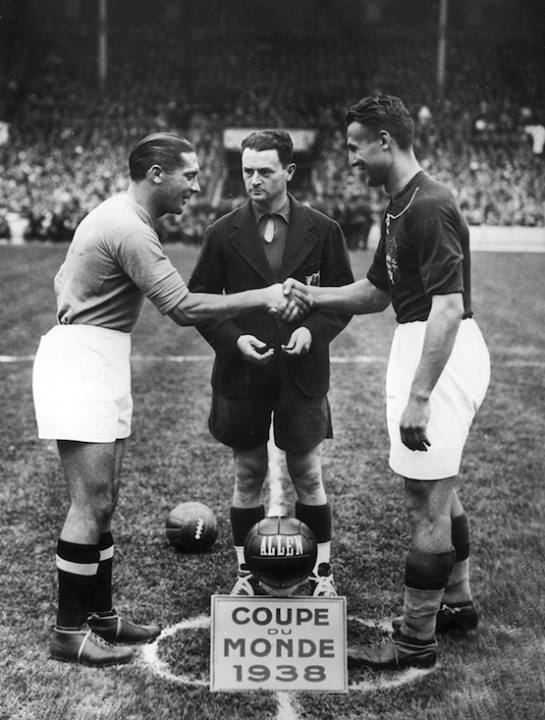 Ezen a napon játszották az 1938-as vb-döntőt, melyen ezüstérmes lett a magyar válogatott