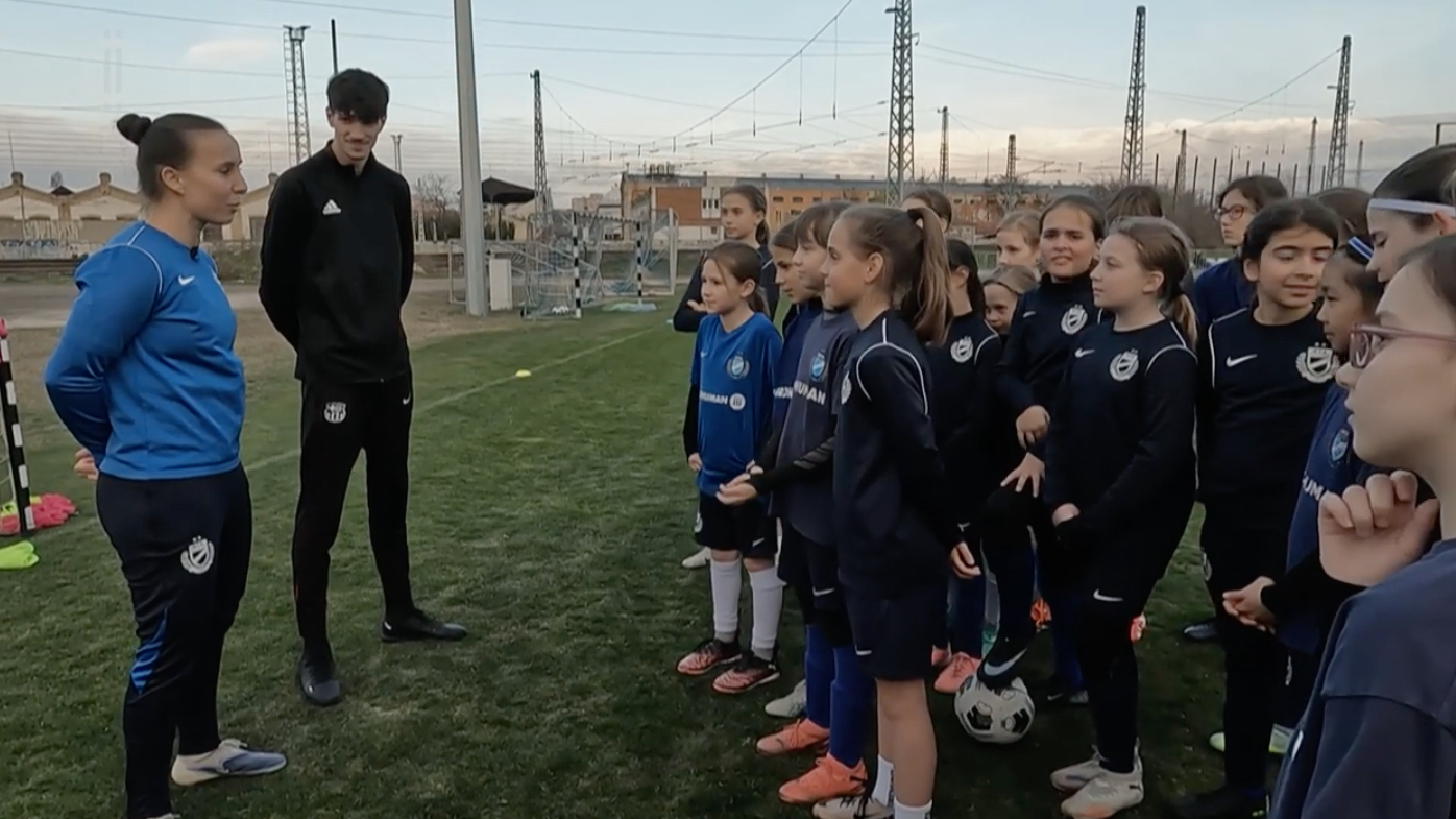 Vágó Fanny az M2 Gyerekjáték című műsorában tartott edzést a fiataloknak (Videó)