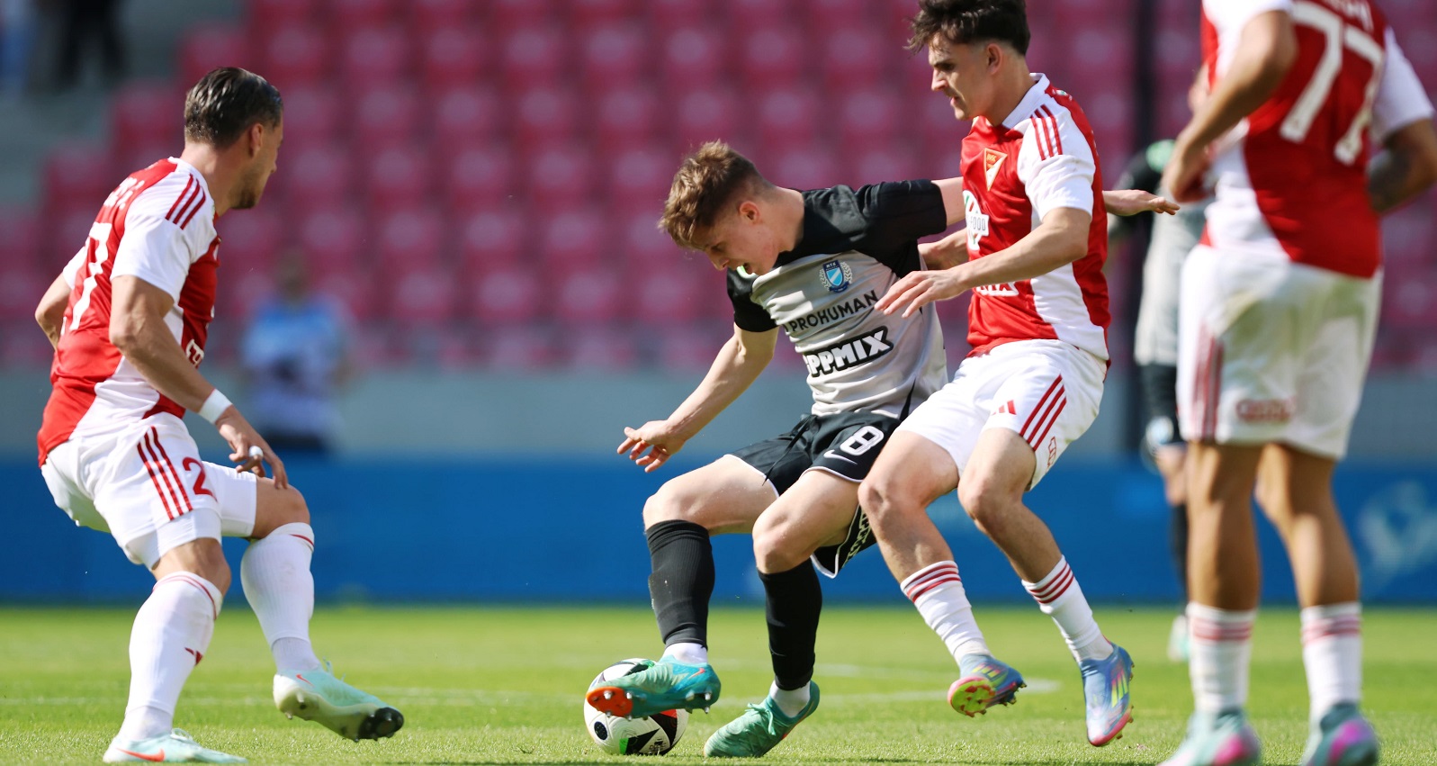 Pontosztozkodás a Nagyerdei Stadionban